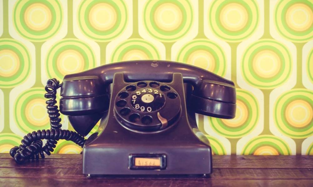 Un vecchio telefono analogico, in rappresentanza delle chiamate al customer care.